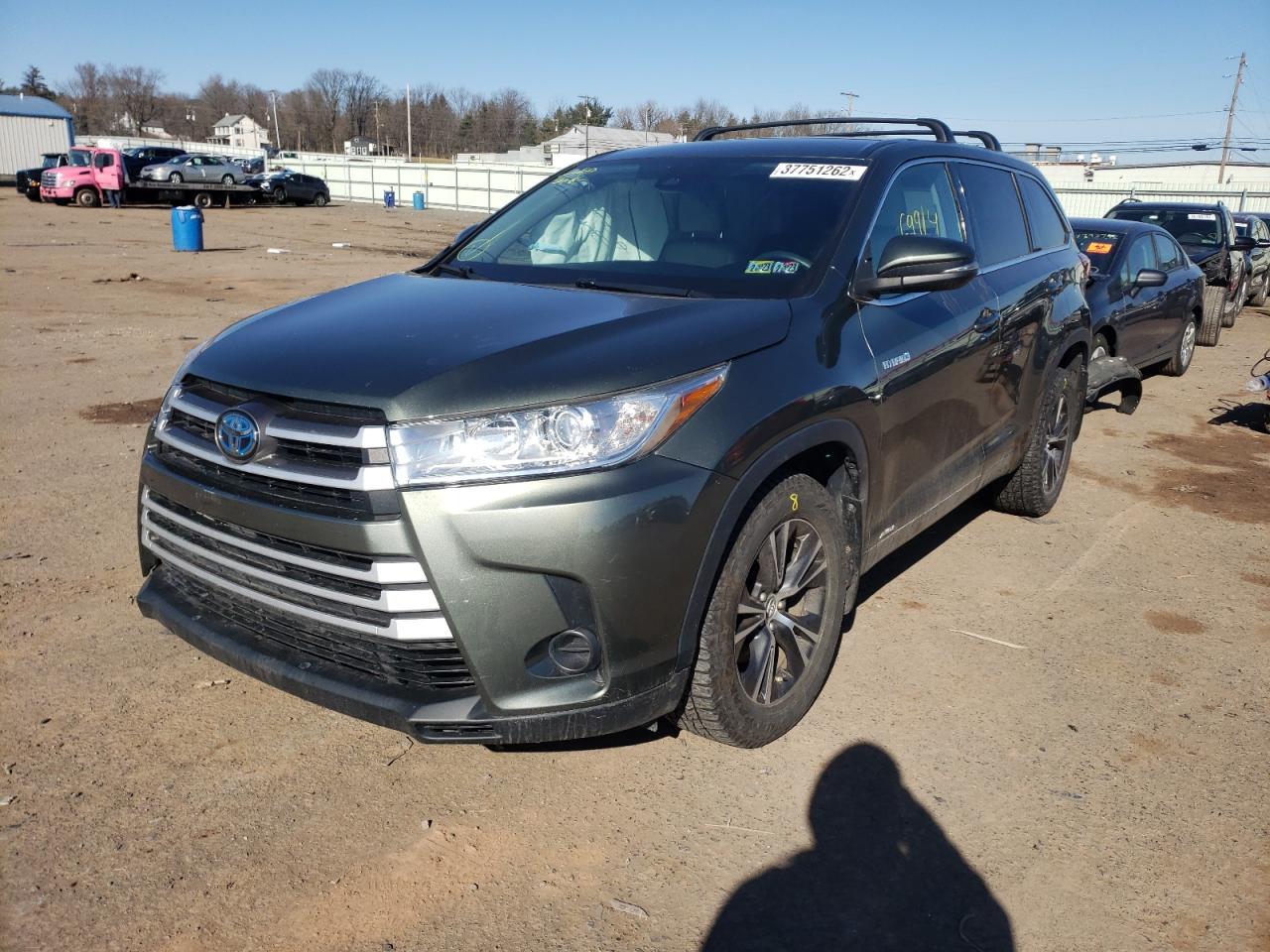Photo 2 from auction – 2018 TOYOTA HIGHLANDER with VIN 5TDBGRFH8JS038225