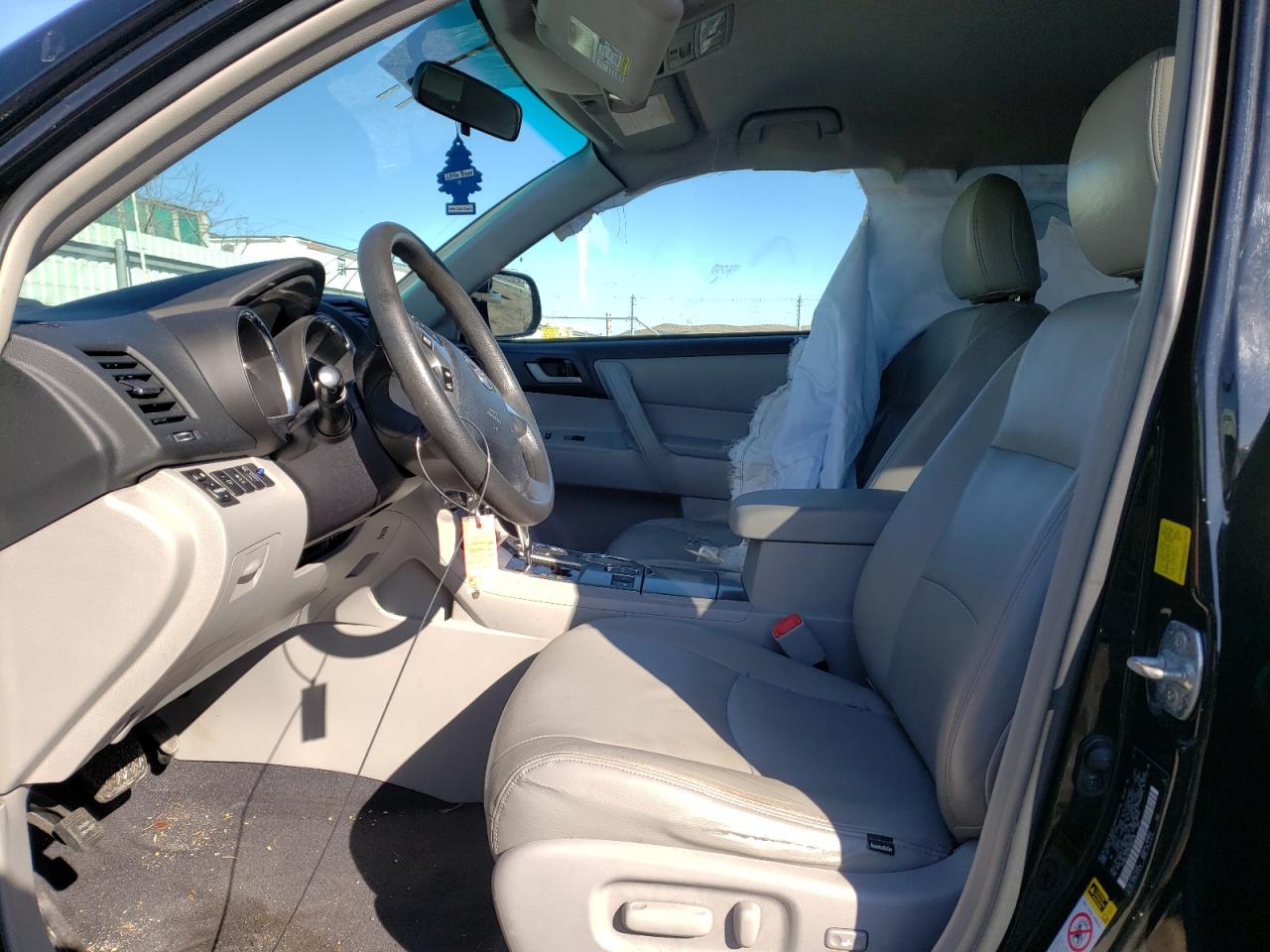 Photo 5 from auction – 2011 TOYOTA HIGHLANDER with VIN 5TDBK3EH9BS069790