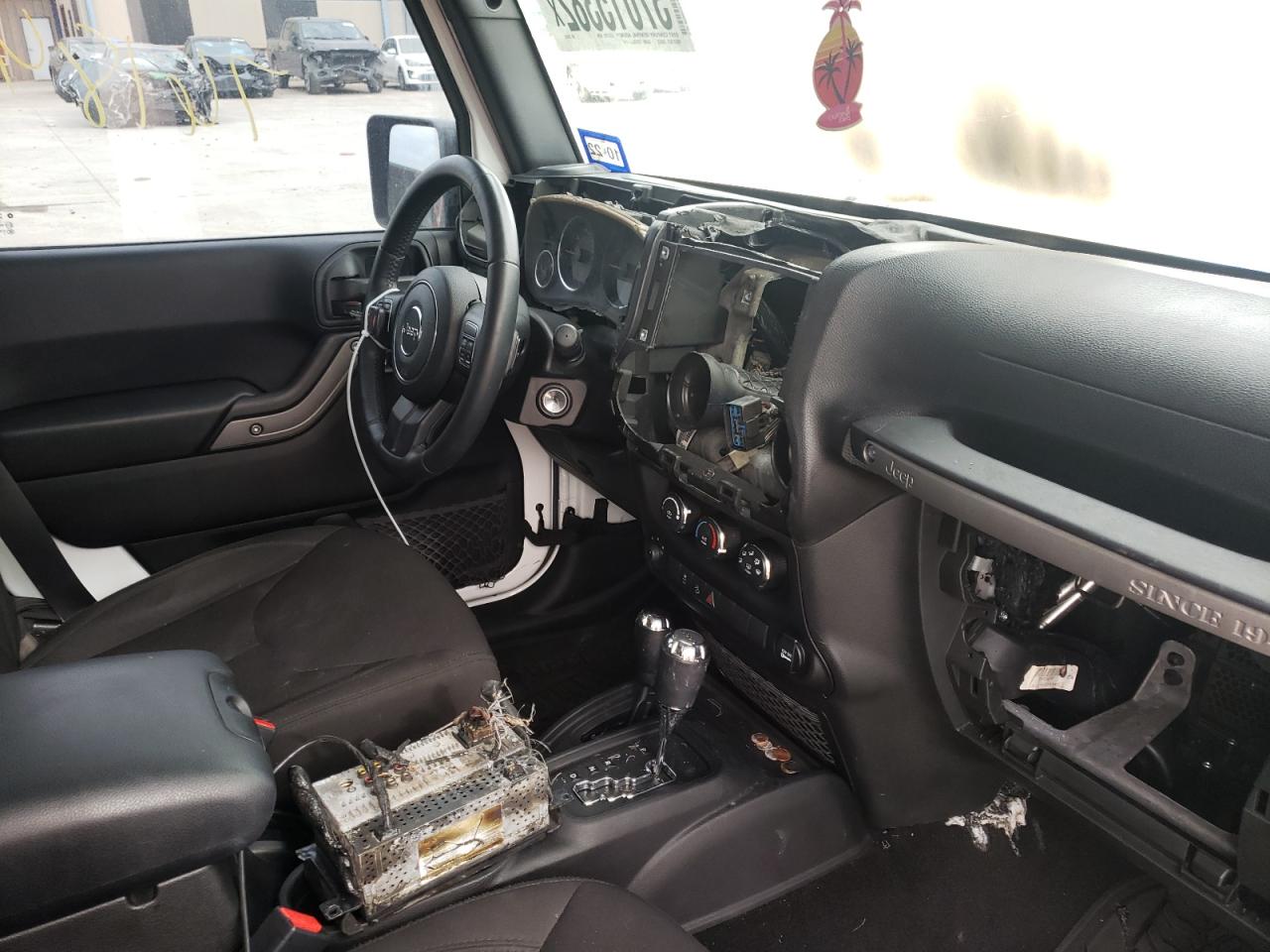 Photo 9 from auction – 2015 JEEP WRANGLER U with VIN 1C4BJWDGXFL706769