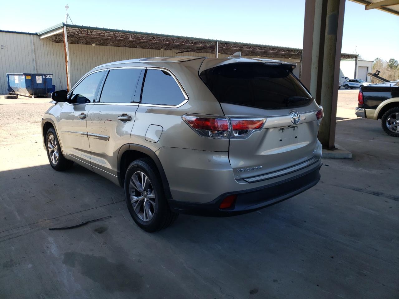 Photo 15 from auction – 2015 TOYOTA HIGHLANDER with VIN 5TDKKRFHXFS081602