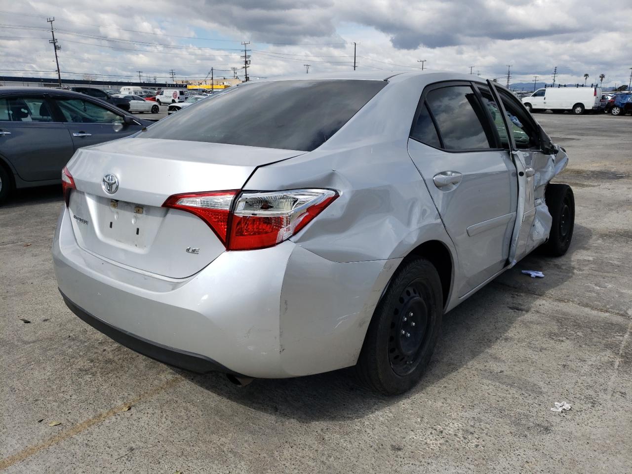 Zdjęcie 4 z aukcji – 2015 TOYOTA COROLLA L z VIN 5YFBURHE2FP324356