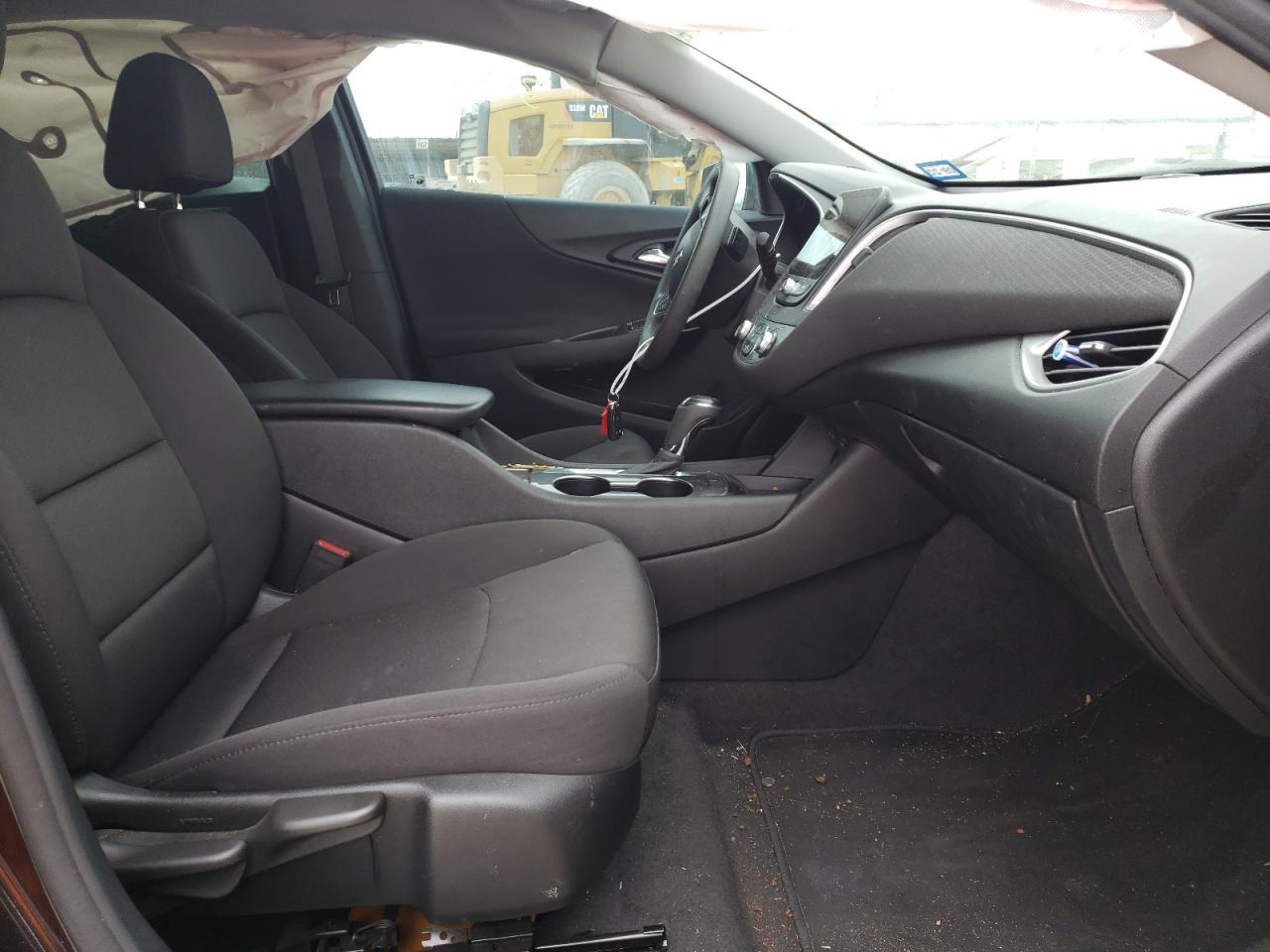 Photo 5 from auction – 2020 CHEVROLET MALIBU LS with VIN 1G1ZB5ST3LF149082