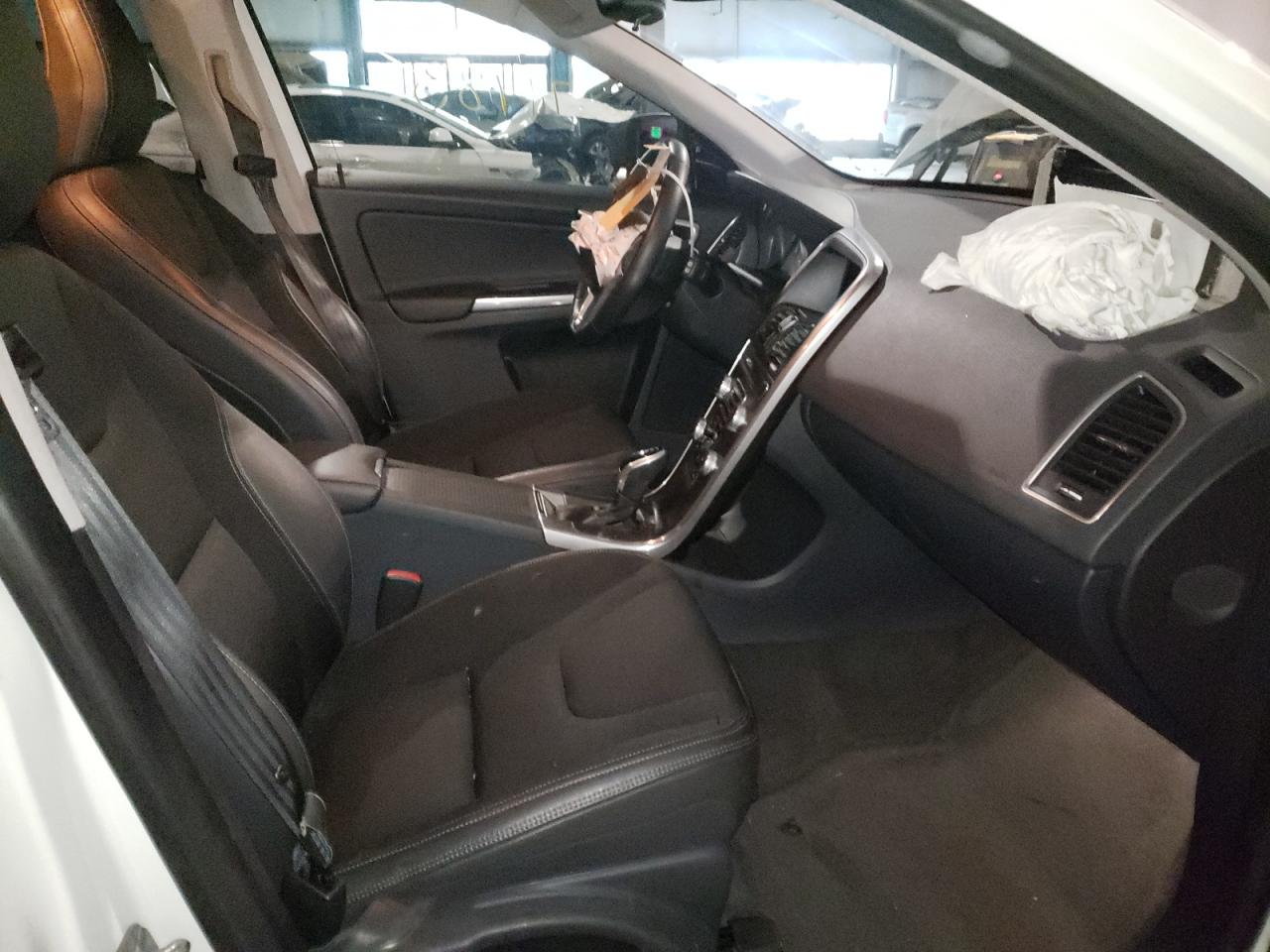 Photo 5 from auction – 2016 VOLVO XC60 T5 with VIN YV440MDJ9G2852340