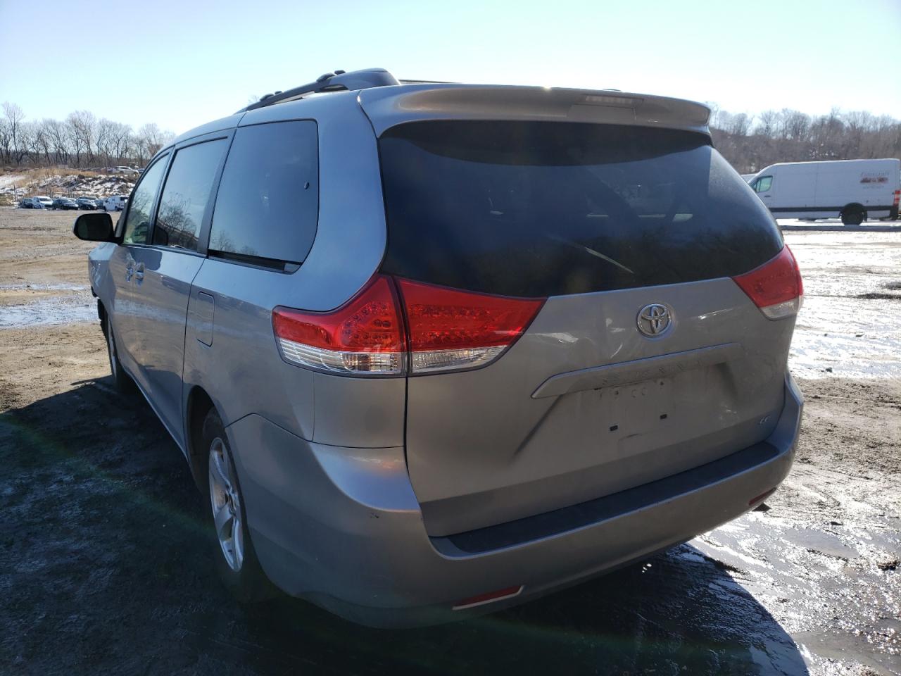 Photo 3 from auction – 2014 TOYOTA SIENNA LE with VIN 5TDKK3DC5ES467038
