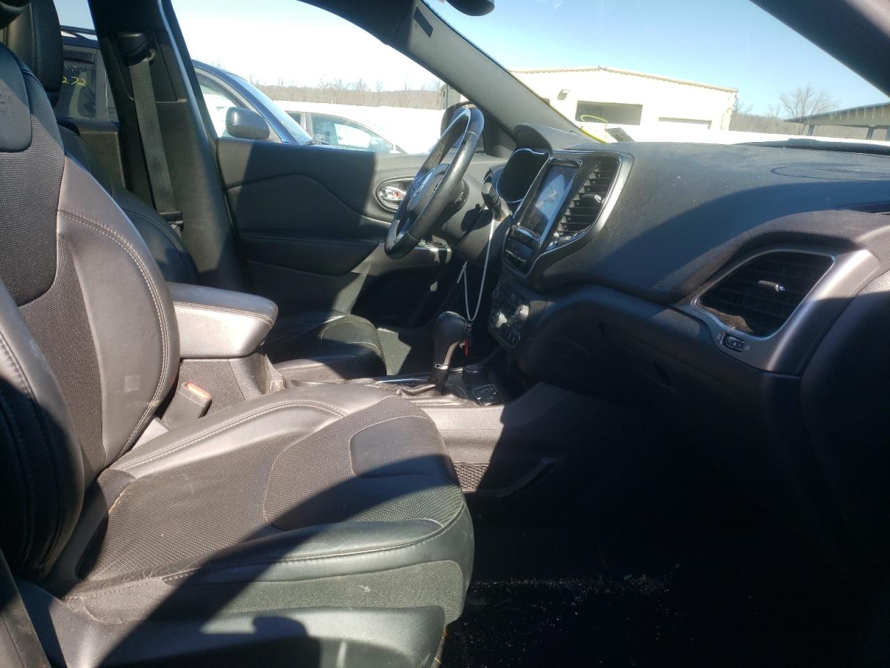 Photo 5 from auction – 2019 JEEP CHEROKEE L with VIN 1C4PJMDX4KD398450