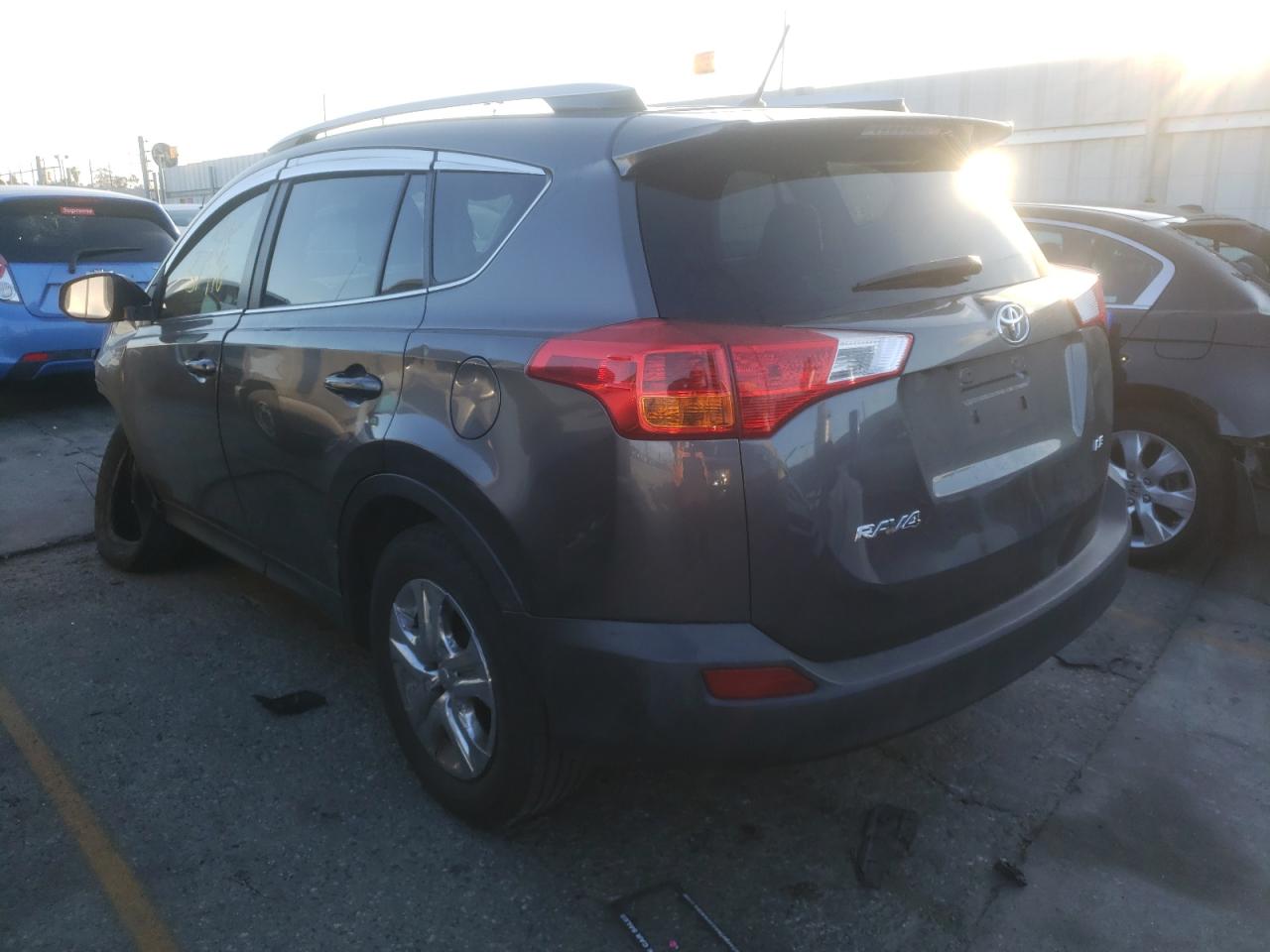 Photo 3 from auction – 2015 TOYOTA RAV4 LE with VIN JTMZFREV4FJ042270
