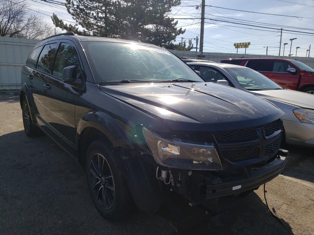 DODGE JOURNEY SE 2018 with VIN 3C4PDCAB7JT254183 - Photo from auction