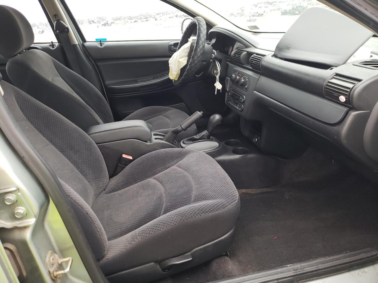 Photo 5 from auction – 2004 DODGE STRATUS SX with VIN 1B3EL46X54N223833