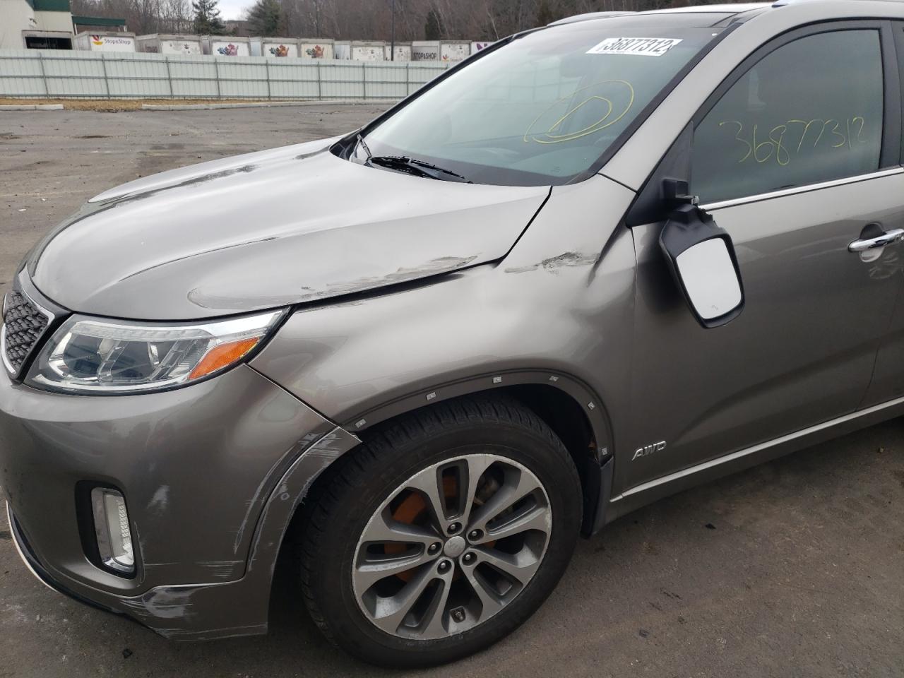 Photo 9 from auction – 2015 KIA SORENTO SX with VIN 5XYKWDA71FG636164