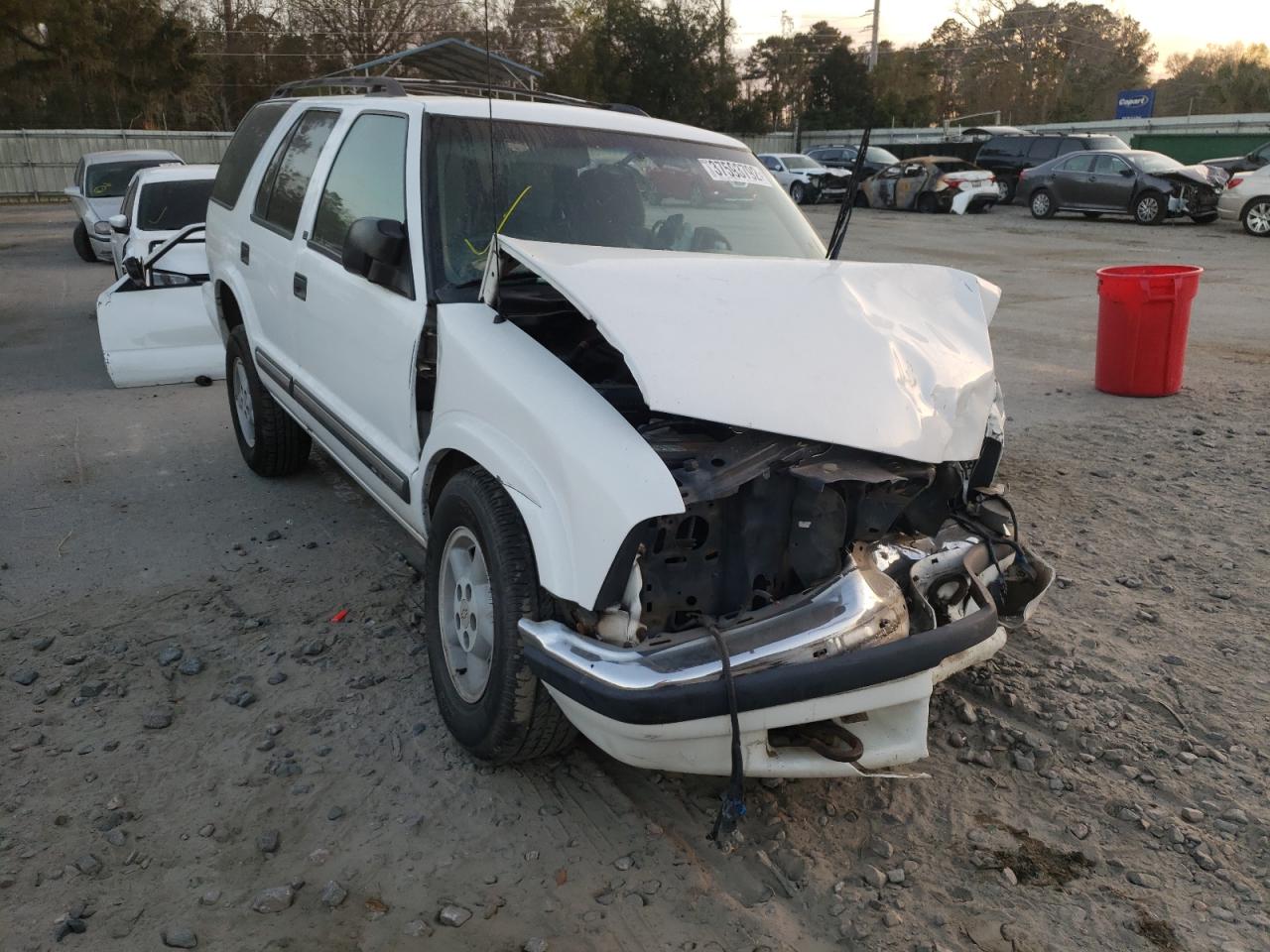 Photo 1 from auction – 2000 CHEVROLET BLAZER with VIN 1GNDT13W9Y2280393