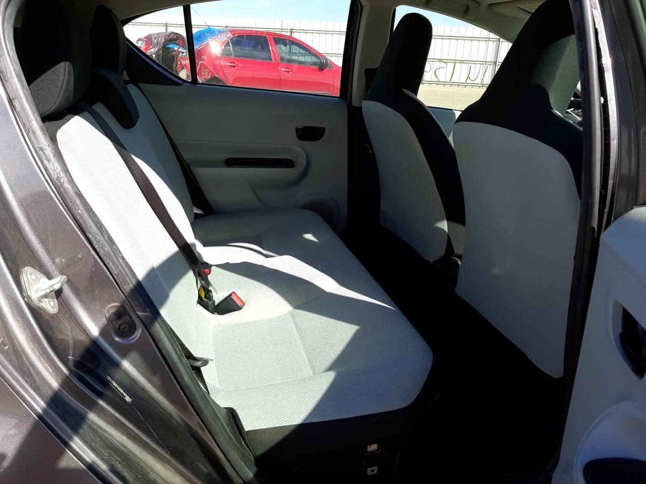 Photo 6 from auction – 2013 TOYOTA PRIUS C with VIN JTDKDTB33D1534843