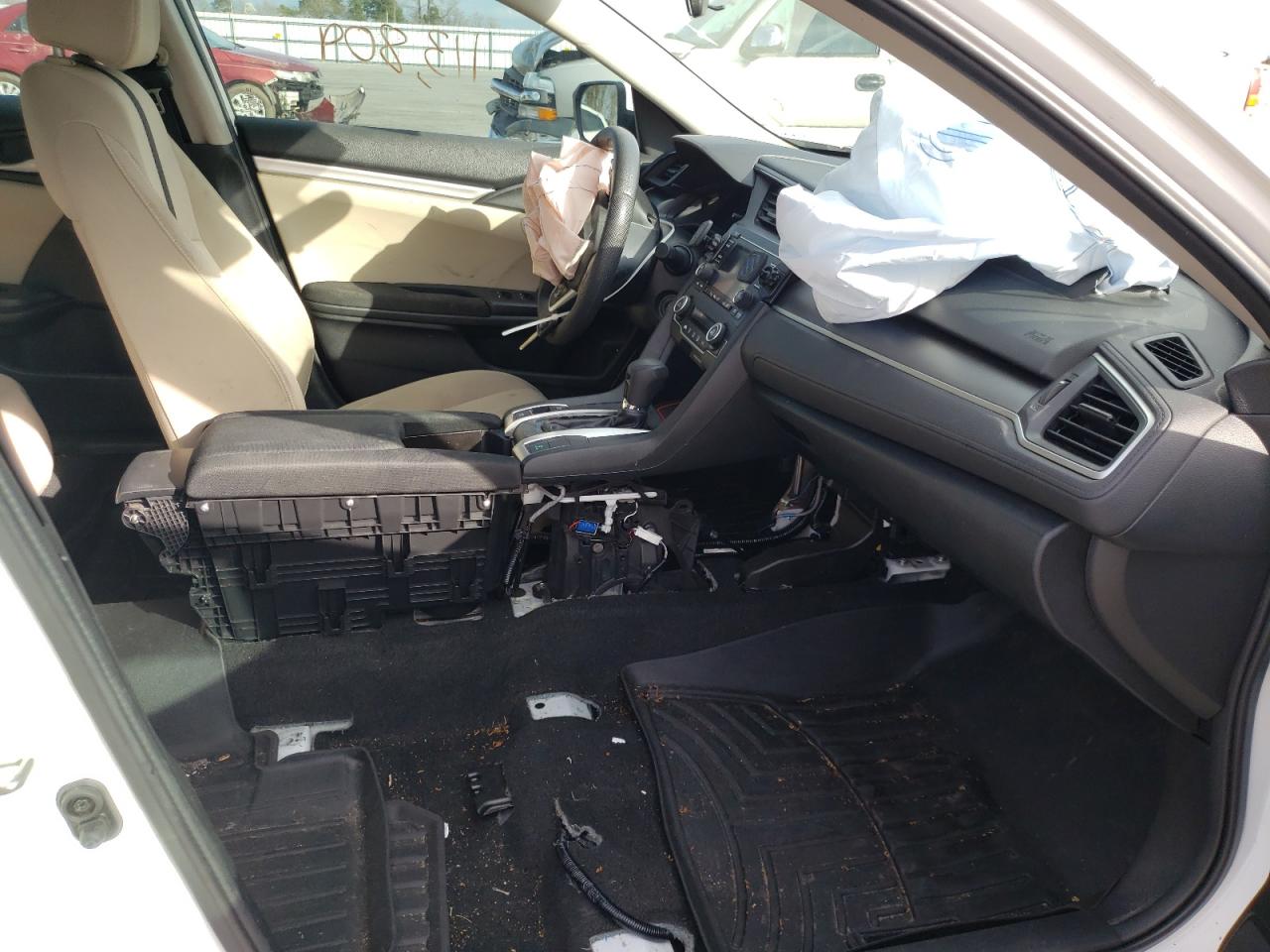 Photo 5 from auction – 2018 HONDA CIVIC LX with VIN 2HGFC2F55JH589934