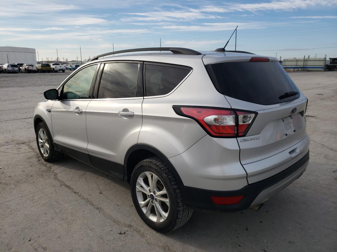Photo 3 from auction – 2018 FORD ESCAPE SE with VIN 1FMCU9GD9JUC11153