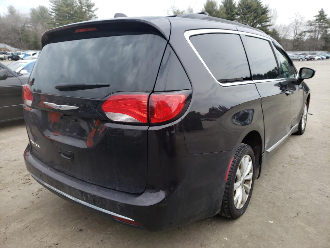 Photo 4 from auction – 2017 CHRYSLER PACIFICA T with VIN 2C4RC1BG0HR745170