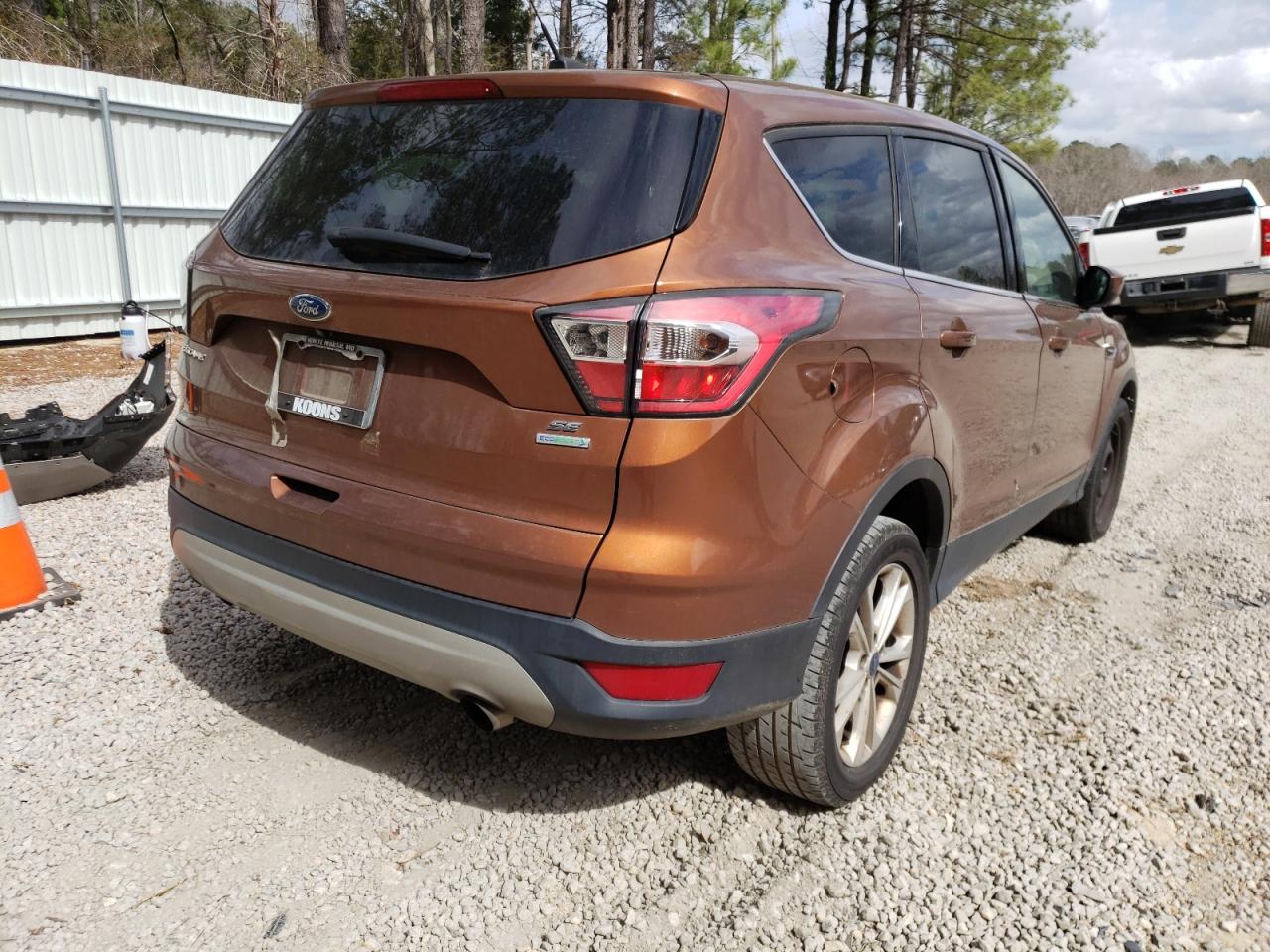 Photo 4 from auction – 2017 FORD ESCAPE SE with VIN 1FMCU0GD1HUA52666