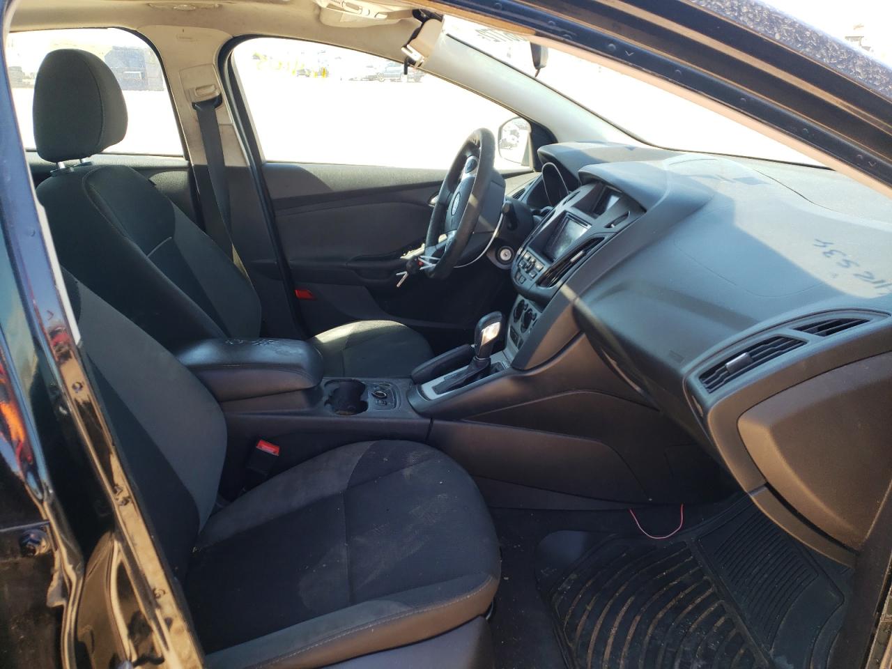 Photo 5 from auction – 2014 FORD FOCUS SE with VIN 1FADP3F22EL412536