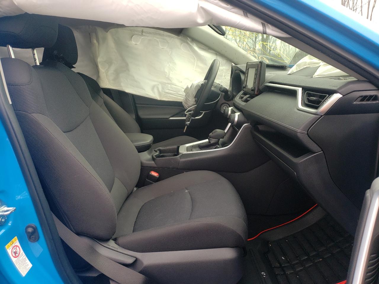 Photo 5 from auction – 2019 TOYOTA RAV4 LE with VIN JTMF1RFV5KD518681