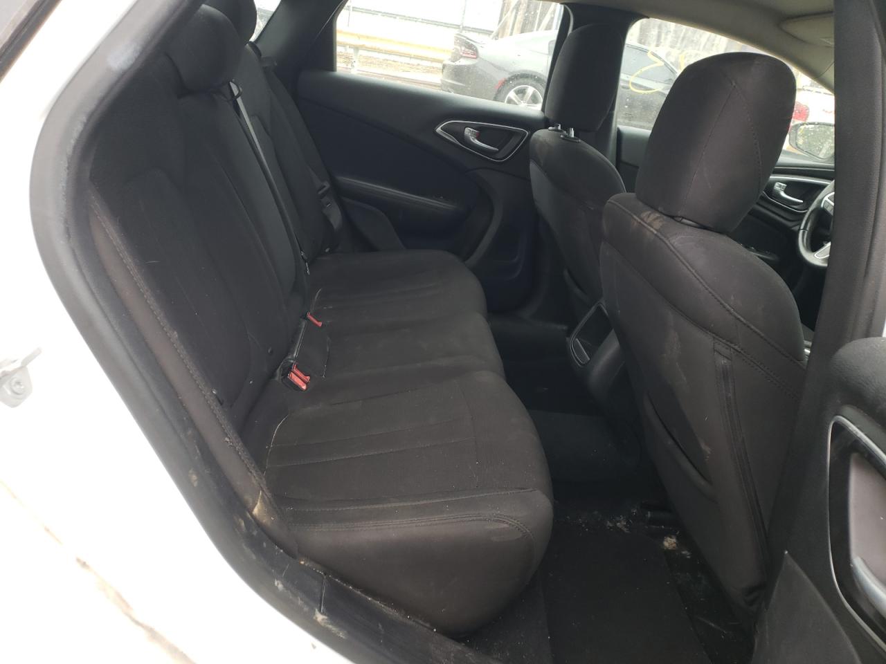 Photo 6 from auction – 2015 CHRYSLER 200 LIMITE with VIN 1C3CCCAB2FN708479