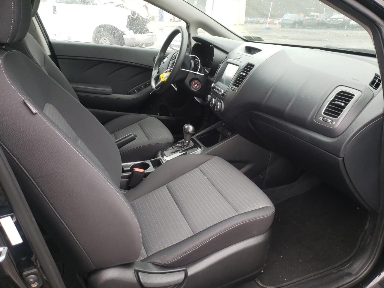Photo 5 from auction – 2018 KIA FORTE LX with VIN 3KPFL4A71JE273302