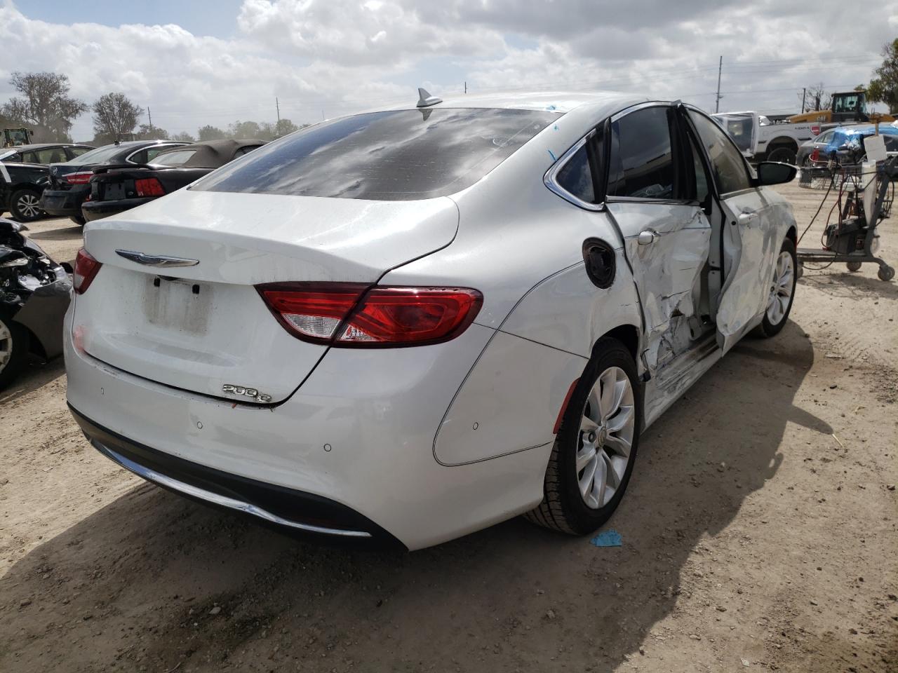 Photo 4 from auction – 2015 CHRYSLER 200 C with VIN 1C3CCCCB0FN623802