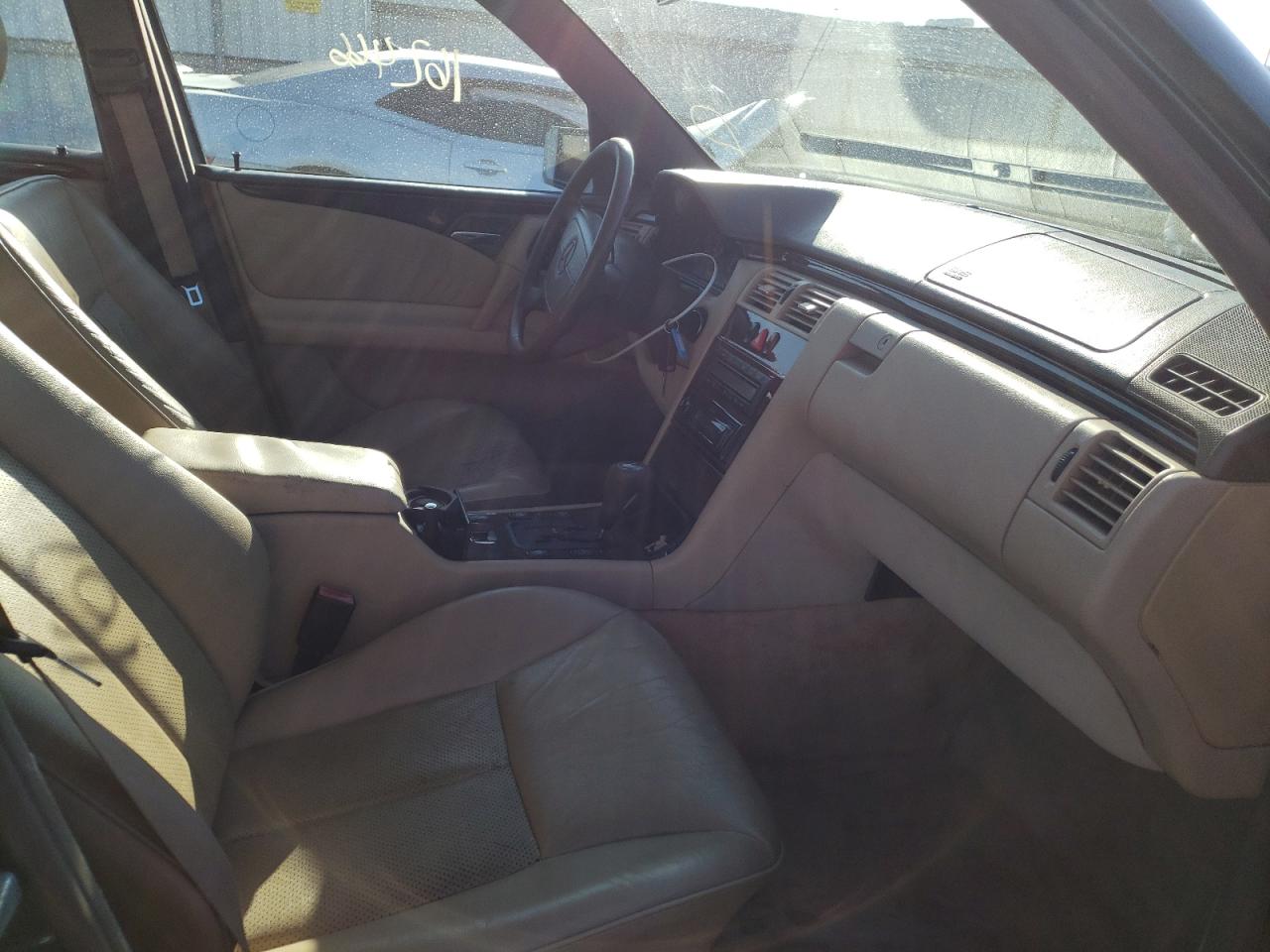 Photo 5 from auction – 1997 MERCEDES-BENZ E 320 with VIN WDBJF55F5VA370356