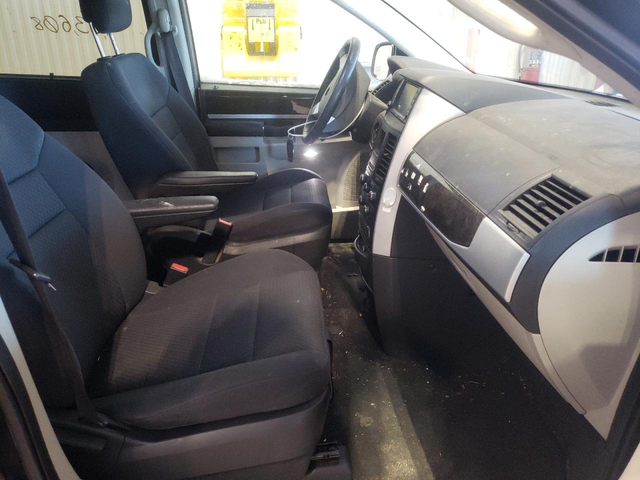 Photo 5 from auction – 2010 DODGE GRAND CARA with VIN 2D4RN5D16AR297150