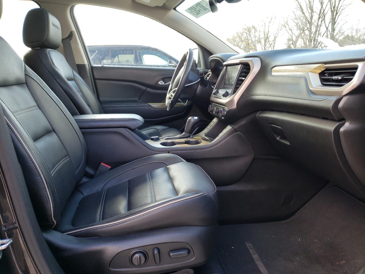 Photo 5 from auction – 2017 GMC ACADIA DEN with VIN 1GKKNXLS9HZ317898