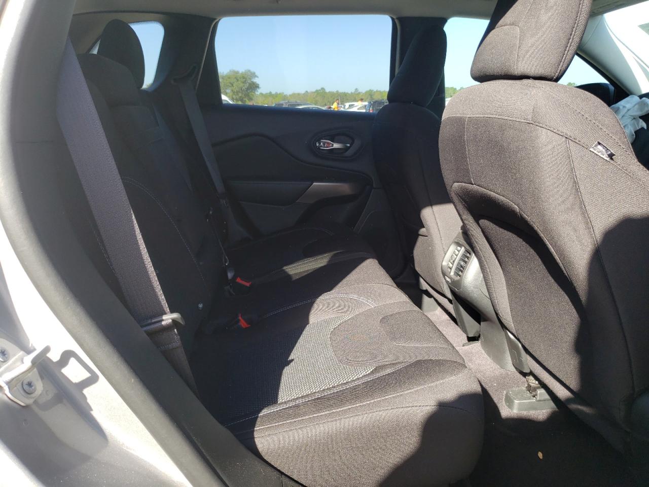 Photo 6 from auction – 2019 JEEP CHEROKEE L with VIN 1C4PJLCB1KD120332