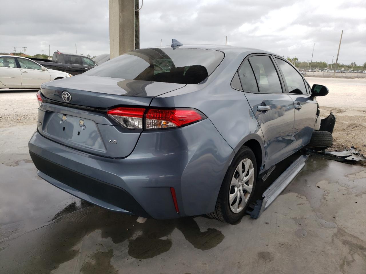 Photo 4 from auction – 2020 TOYOTA COROLLA LE with VIN 5YFEPRAE4LP033366