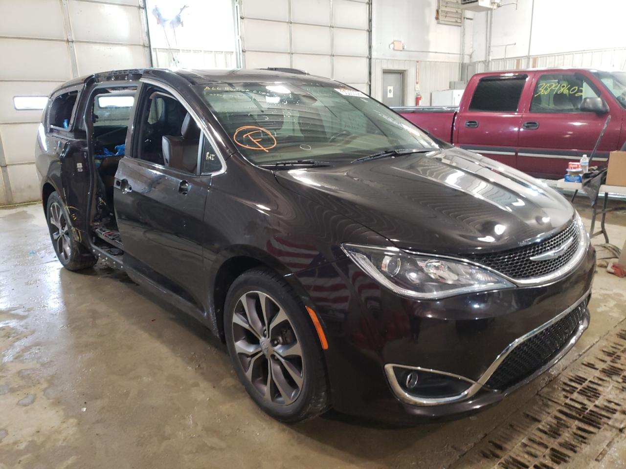 CHRYSLER PACIFICA L 2017 con VIN 2C4RC1GG1HR525383 - Foto de la subasta