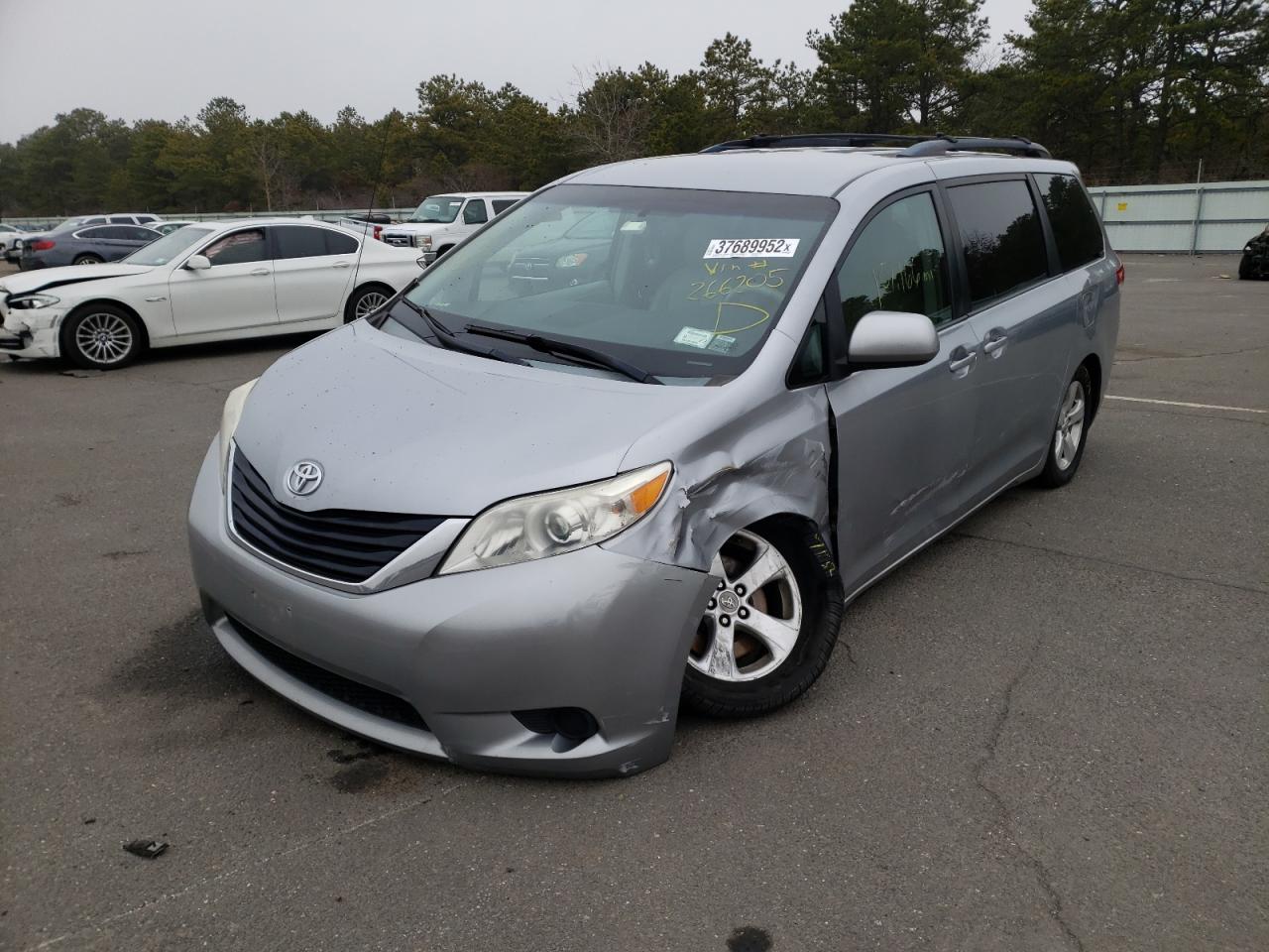 Photo 2 from auction – 2012 TOYOTA SIENNA LE with VIN 5TDKK3DC5CS266205