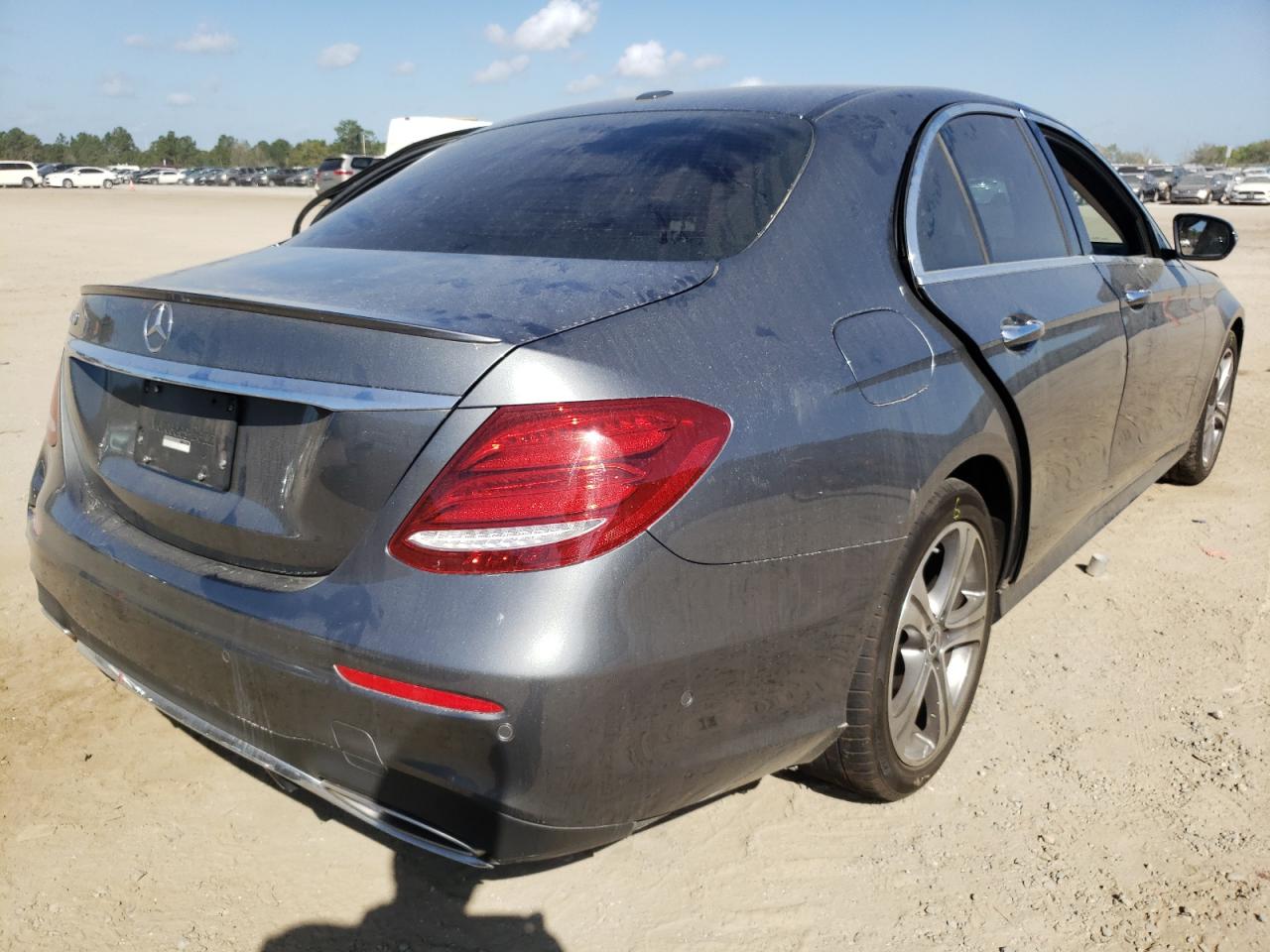 Photo 4 from auction – 2018 MERCEDES-BENZ E 300 with VIN WDDZF4JB7JA325260