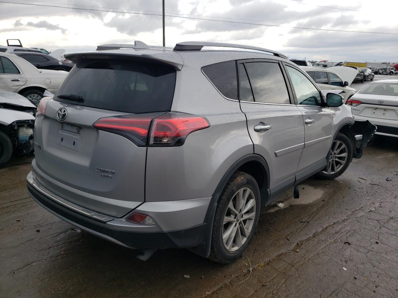 Photo 4 from auction – 2017 TOYOTA RAV4 LIMIT with VIN 2T3DFREV1HW684556