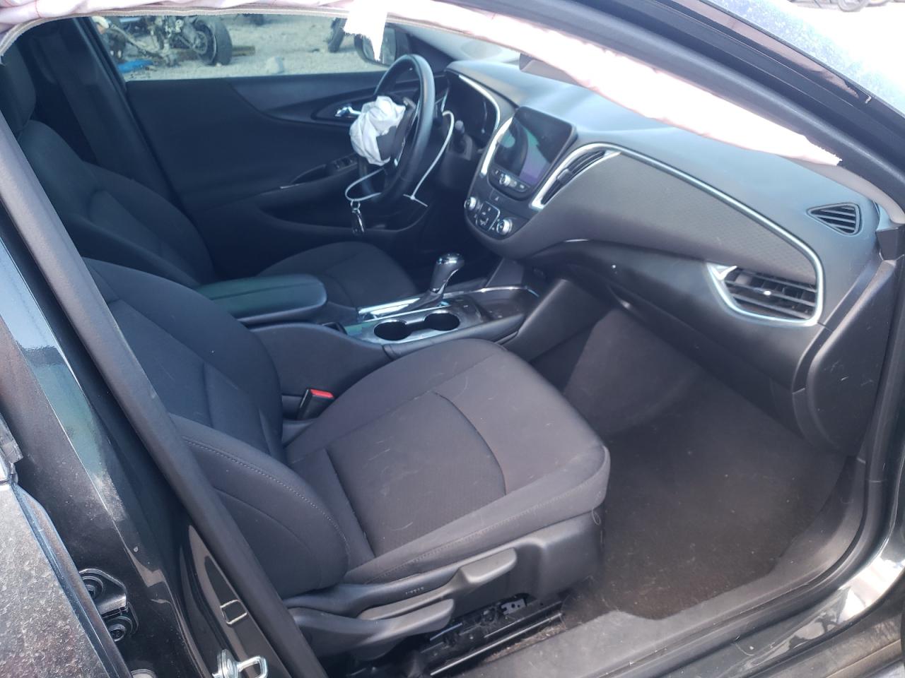 Photo 5 from auction – 2018 CHEVROLET MALIBU LT with VIN 1G1ZD5ST4JF119158