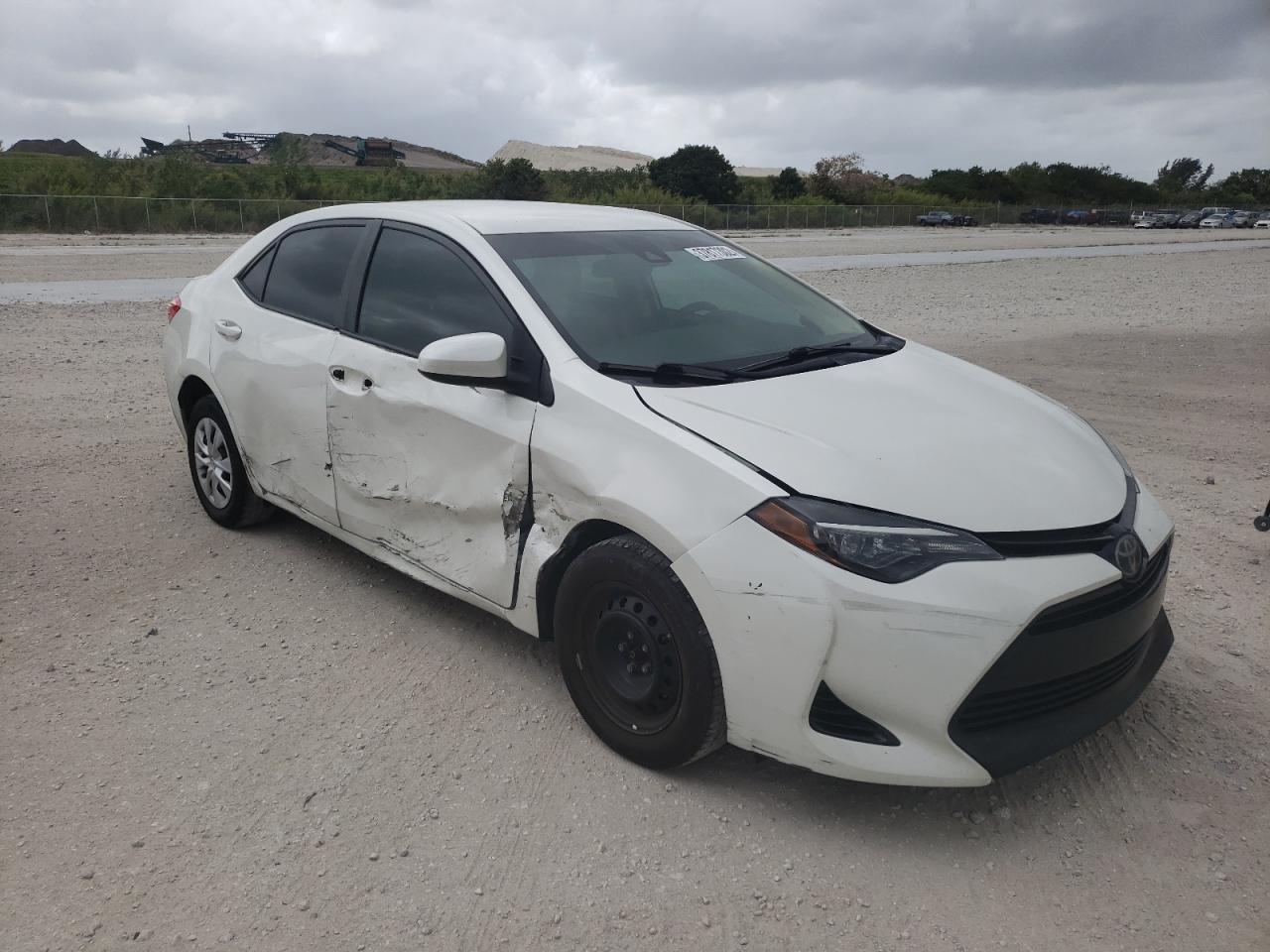 TOYOTA COROLLA LE 2018 with VIN 5YFBPRHEXJP803009 - Photo from auction