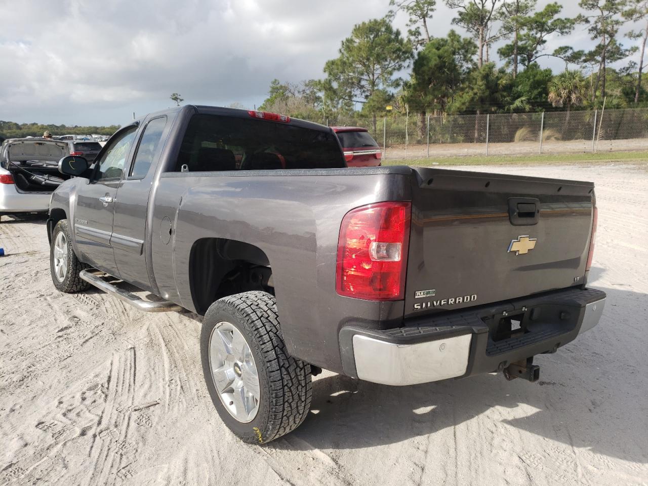 Photo 3 from auction – 2011 CHEVROLET SILVERADO with VIN 1GCRCSE00BZ138137