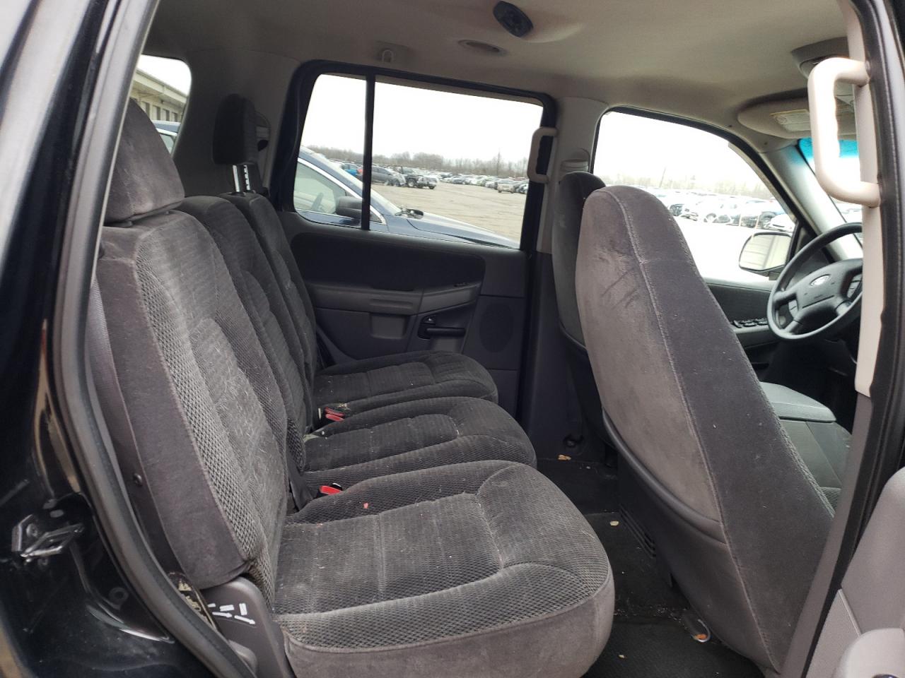 Photo 6 from auction – 2002 FORD EXPLORER X with VIN 1FMZU73E62UC31133