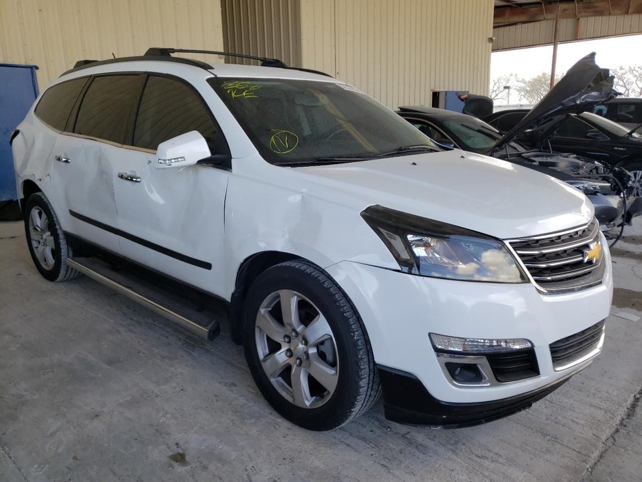 CHEVROLET TRAVERSE L 2017 with VIN 1GNKRGKD2HJ298667 - Photo from auction