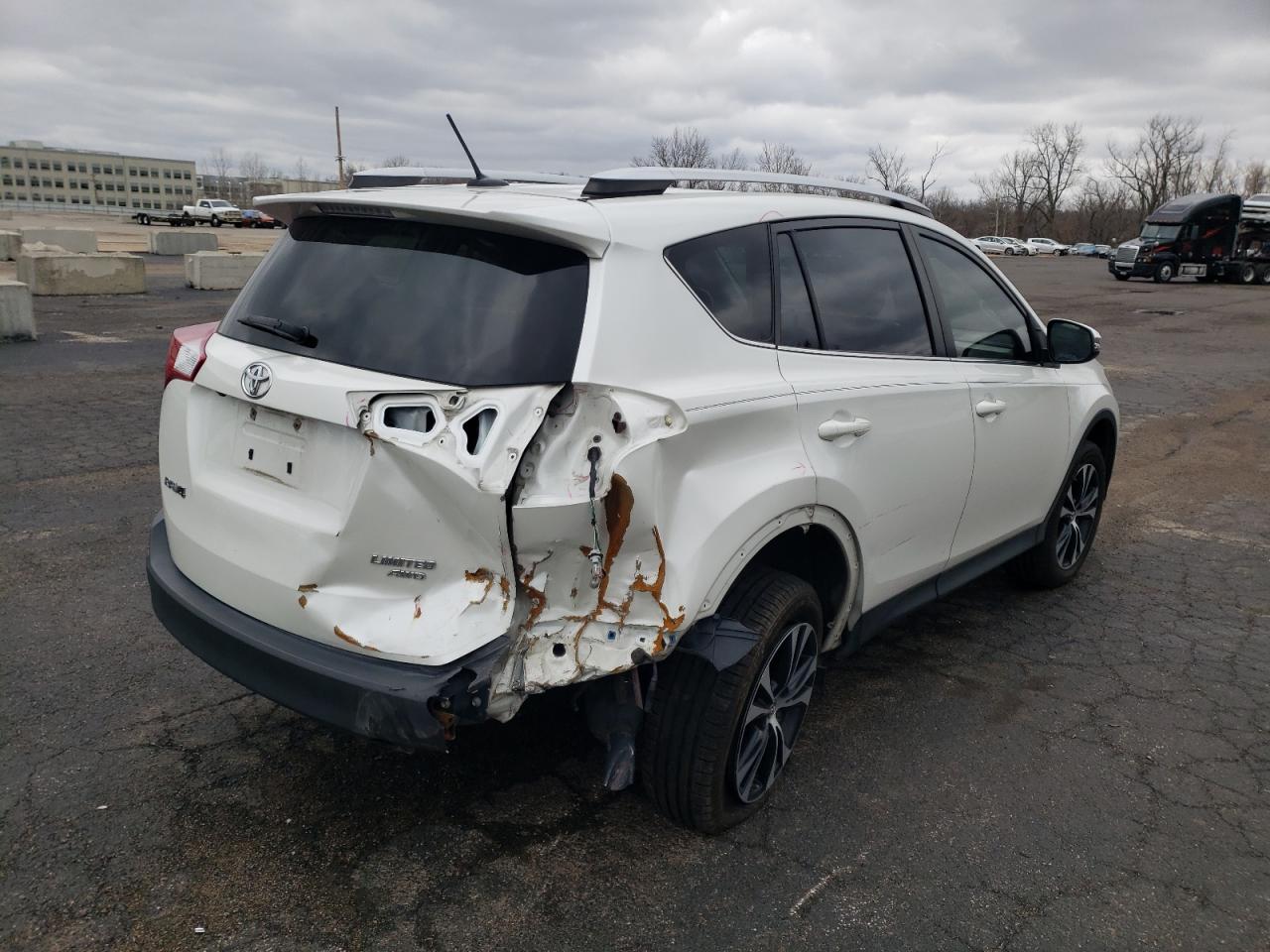 صورة رقم 4 من المزاد - 2015 TOYOTA RAV4 LIMIT مع VIN JTMDFREV8FD134409