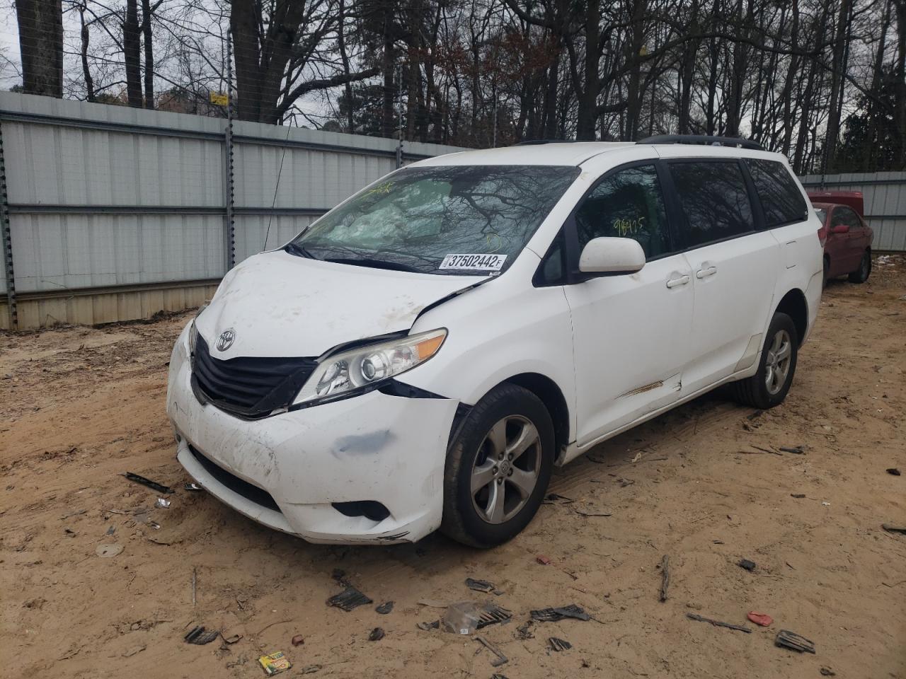 Photo 2 from auction – 2011 TOYOTA SIENNA LE with VIN 5TDKK3DC1BS076433