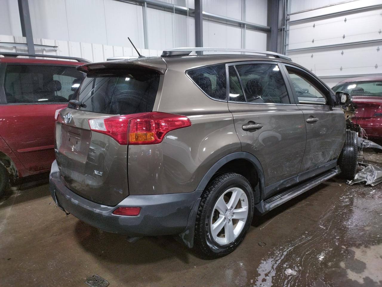 Photo 4 from auction – 2013 TOYOTA RAV4 XLE with VIN 2T3WFREVXDW014698