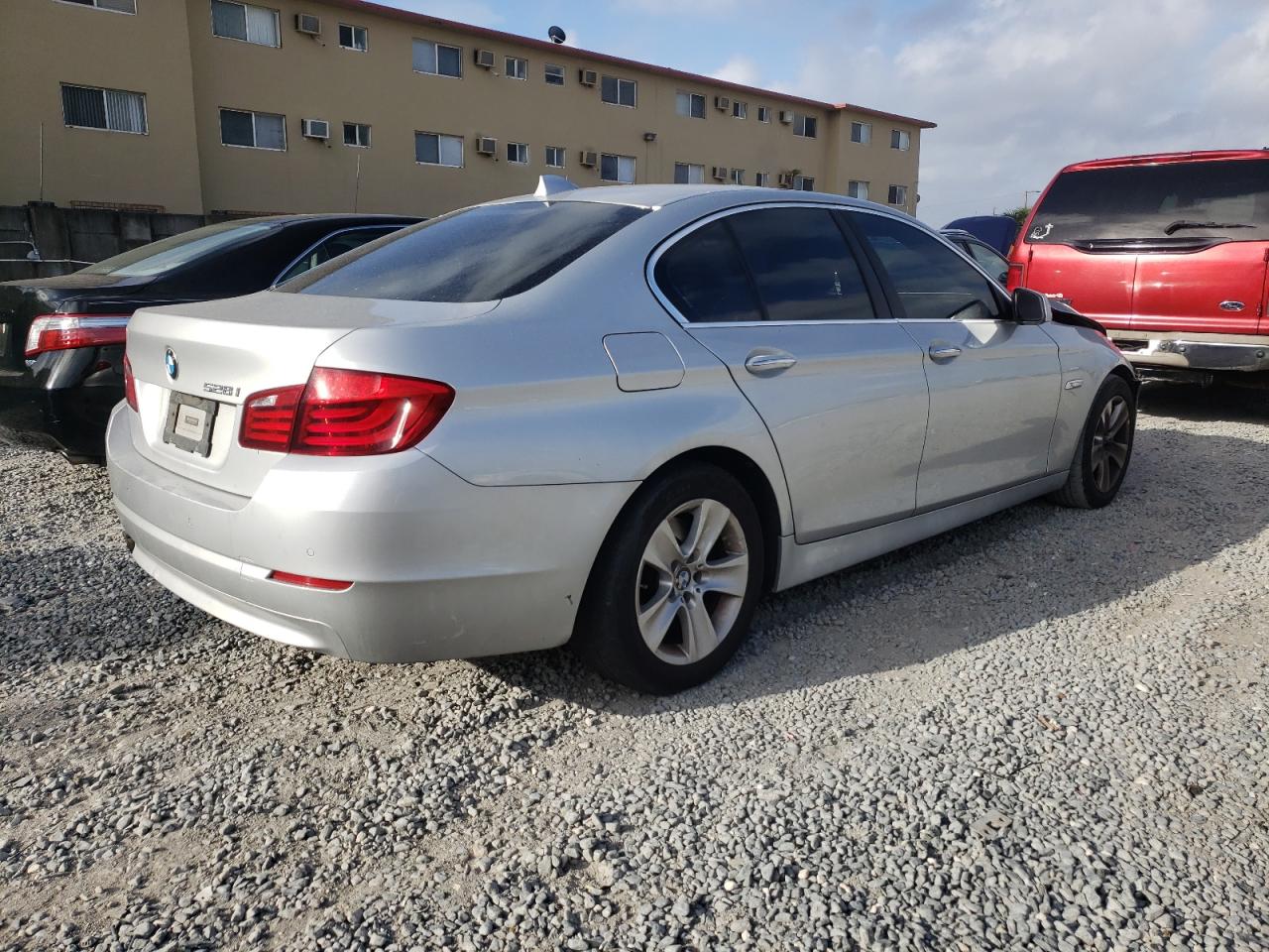 Photo 4 from auction – 2011 BMW 528 I with VIN WBAFR1C55BC749033