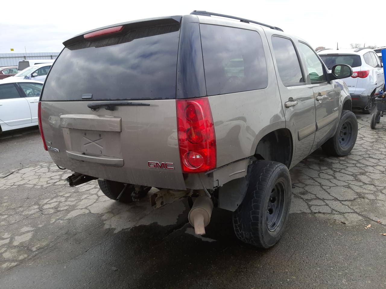 Photo 4 from auction – 2007 GMC YUKON with VIN 1GKFK13077J299954