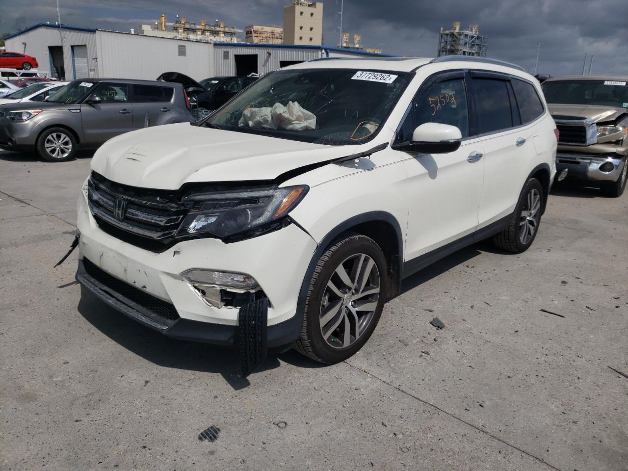 Photo 2 from auction – 2017 HONDA PILOT ELIT with VIN 5FNYF6H01HB009151