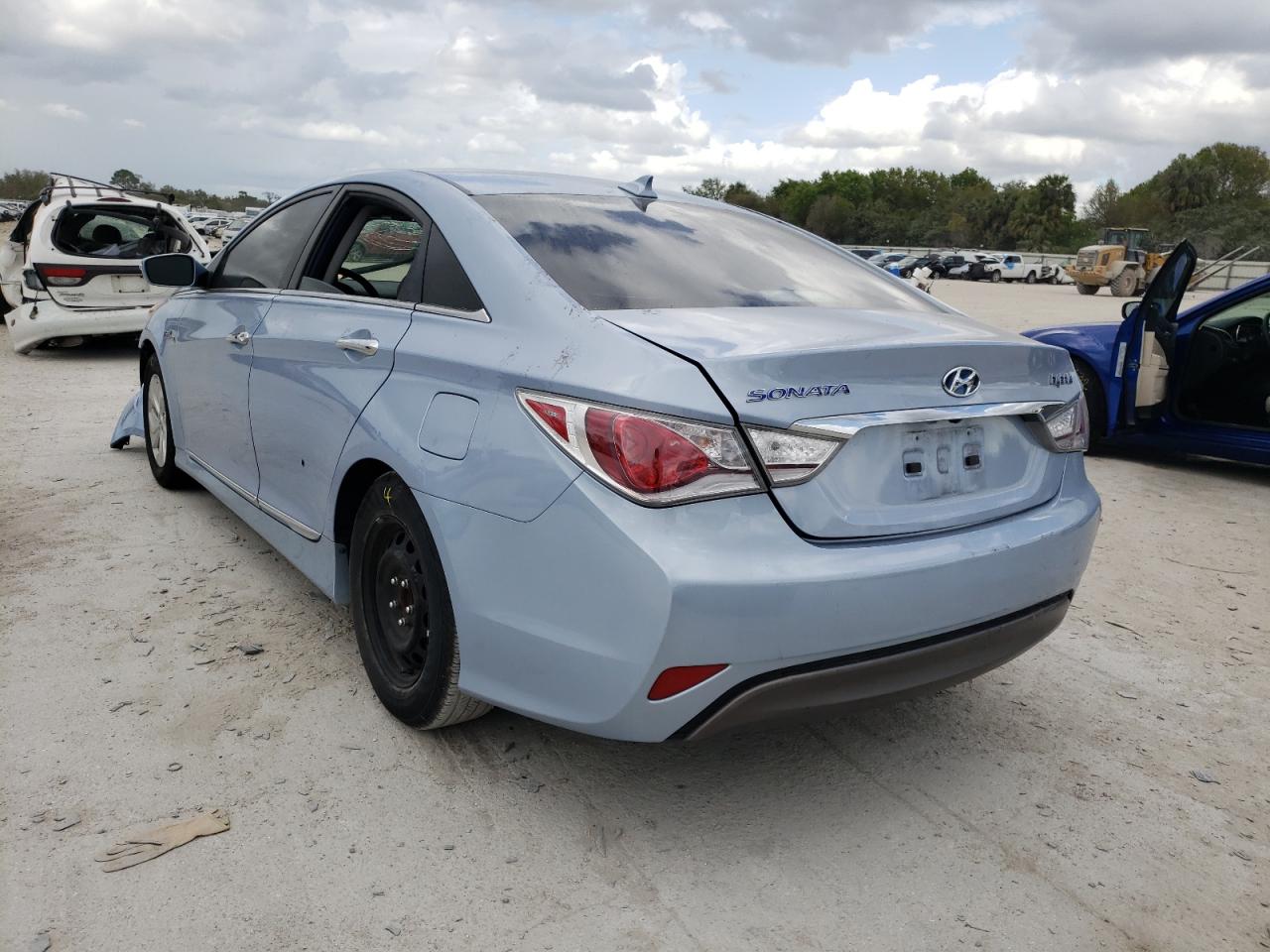Photo 3 from auction – 2014 HYUNDAI SONATA HYB with VIN KMHEC4A48EA109518