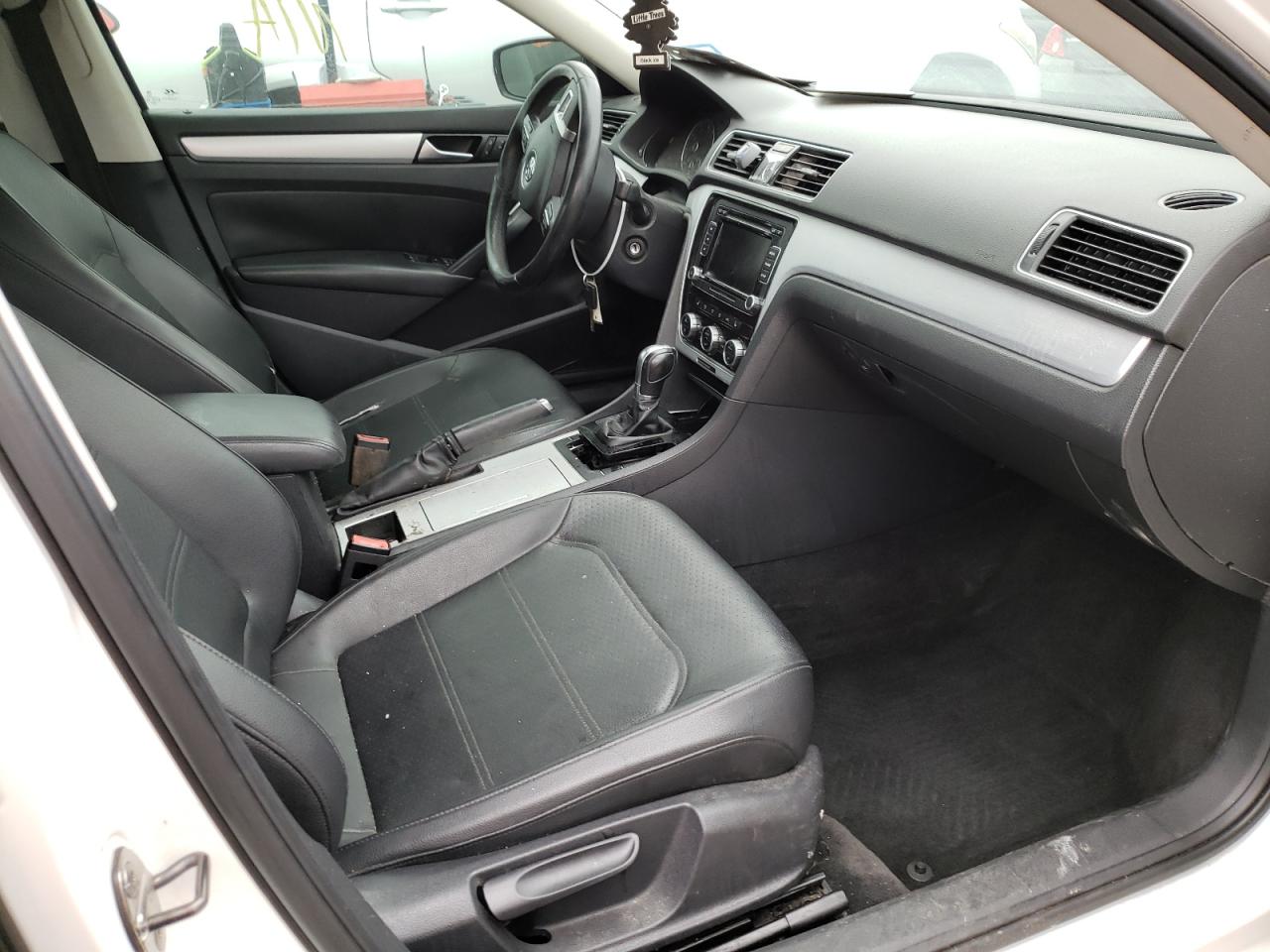 Photo 5 from auction – 2012 VOLKSWAGEN PASSAT with VIN 1VWBH7A34CC076713