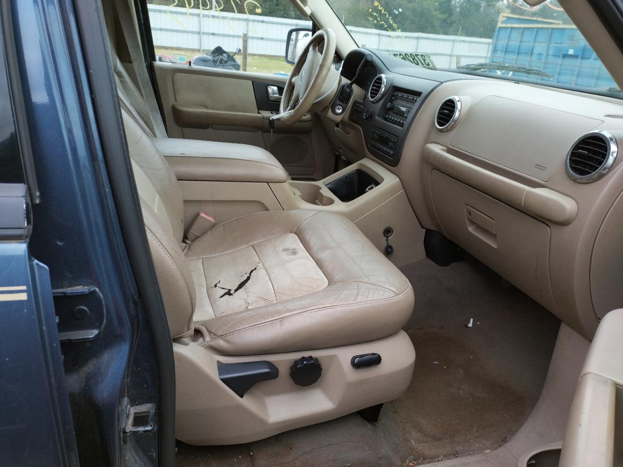 Photo 5 from auction – 2003 FORD EXPEDITION with VIN 1FMFU17L03LB76128
