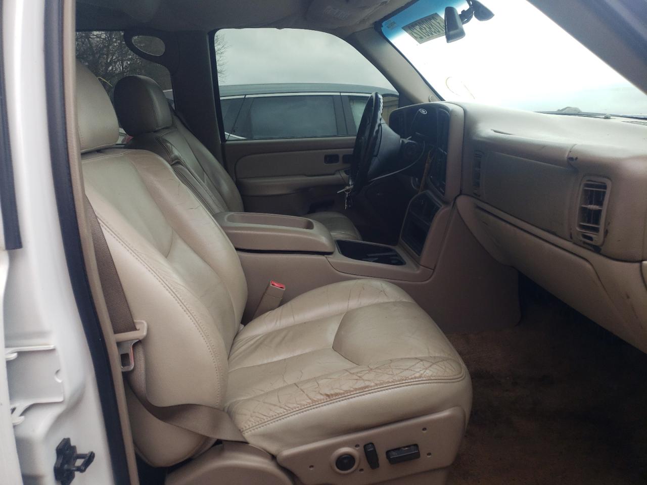 Photo 5 from auction – 2003 CHEVROLET SUBURBAN with VIN 3GNFK16Z63G180110