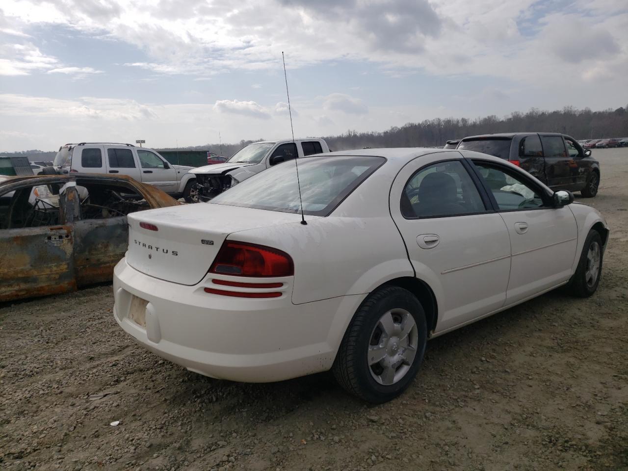 Photo 4 from auction – 2005 DODGE STRATUS SX with VIN 1B3EL46T95N702626