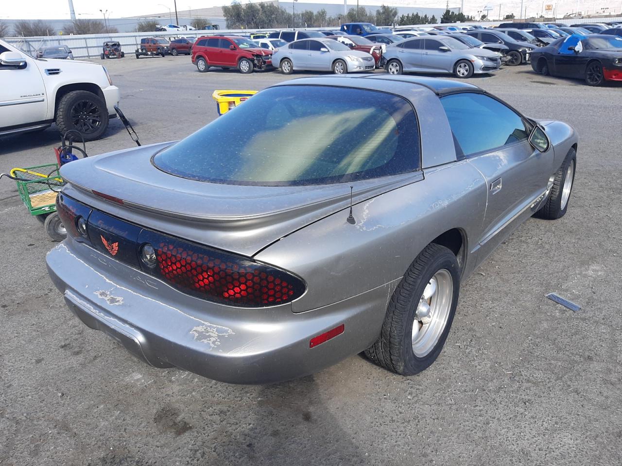 Photo 4 from auction – 1999 PONTIAC FIREBIRD with VIN 2G2FS22K1X2206827